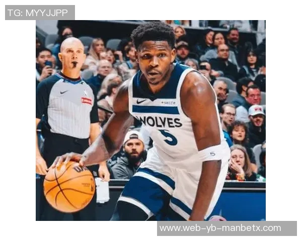 爱德华兹表现出色19投9中砍下31分8篮板5助攻三分球命中率高达50